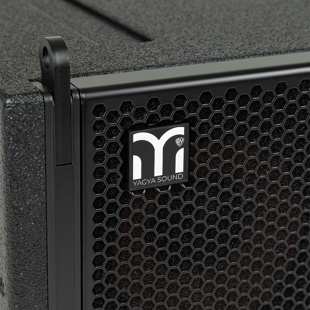 Активная система линейного массива, 3-полосная, 2х8", 1х3" 2х500Вт, 135дБ, акустическая фанера